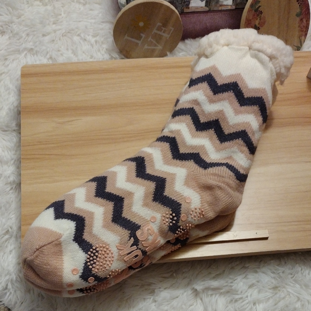 Muk Luks Chevron Print Slipper Socks w/Jojoba Oil Size L/XL 🆕